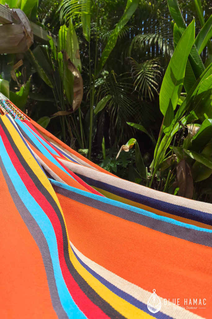 hamac colombien en coton tissage traditionnel multicolore elegant et confortable lumineux idéal pour une sieste en pleine nature détail du tissu