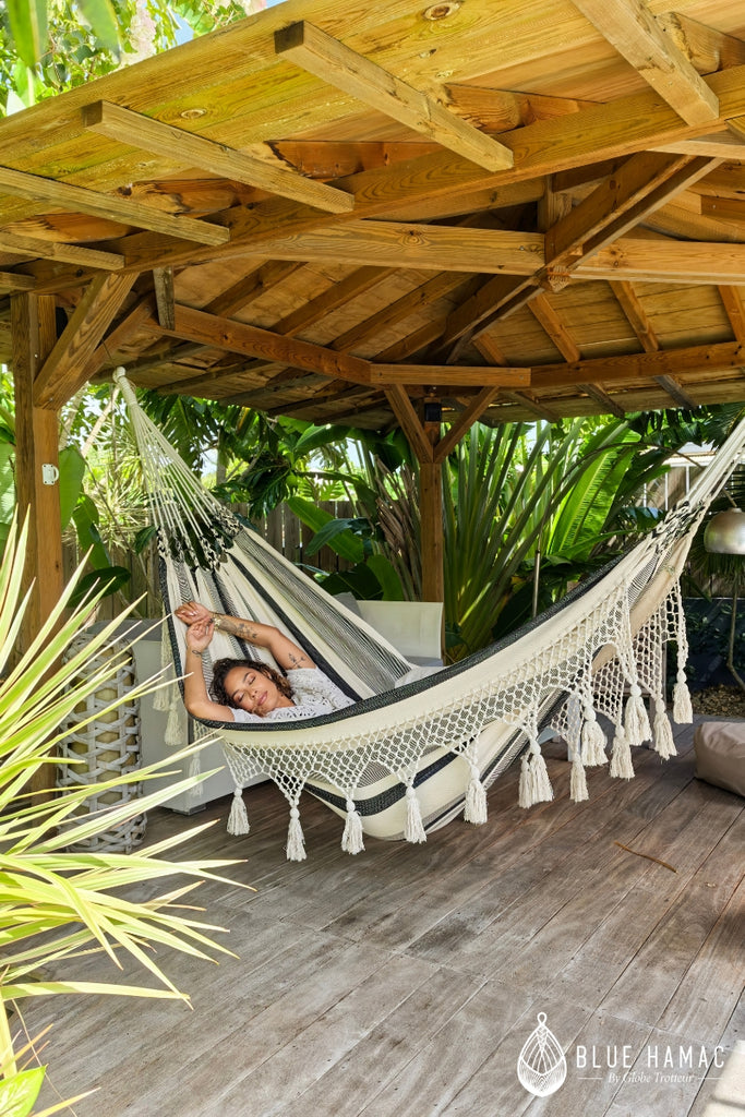 hamac colombien elegant magnifique beige , gris et noir franges pompons et nouées grand modèle 100% coton