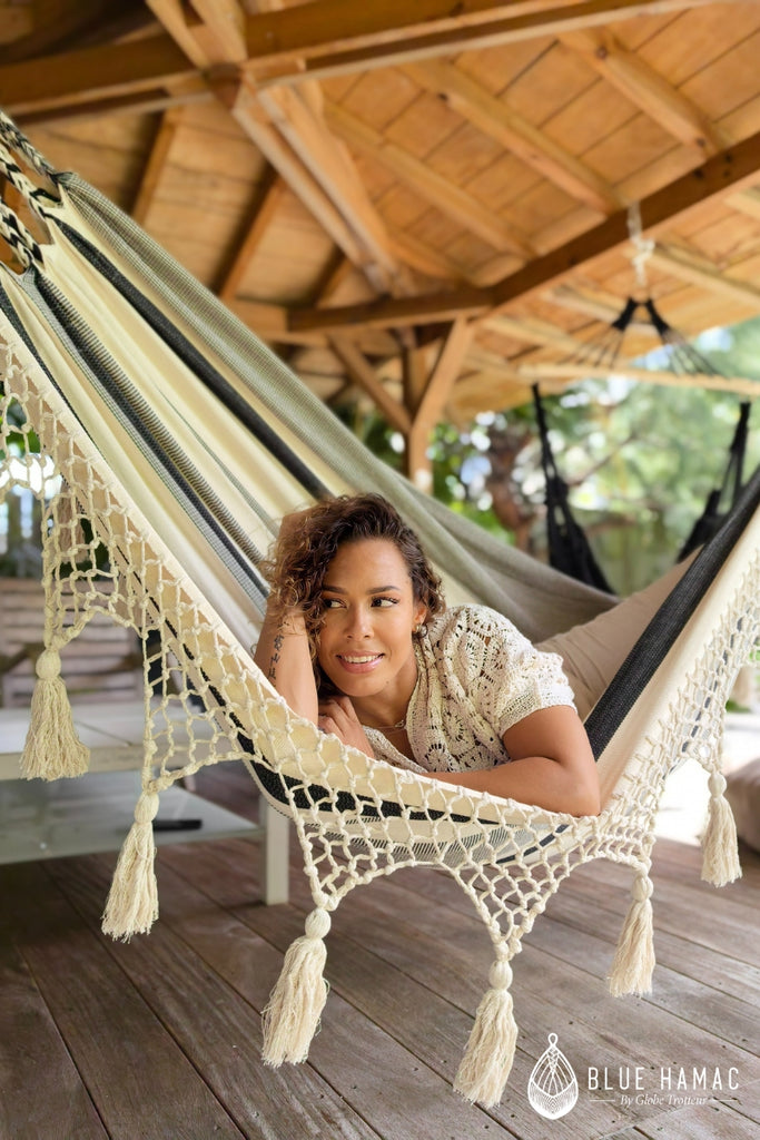 hamac colombien elegant magnifique beige , gris et noir franges pompons et nouées grand modèle 100% coton
