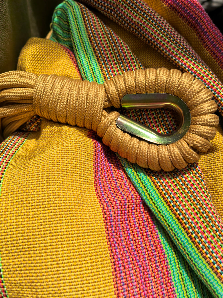 hamac colombien vert jaune rose details tissu et poignet cordage 