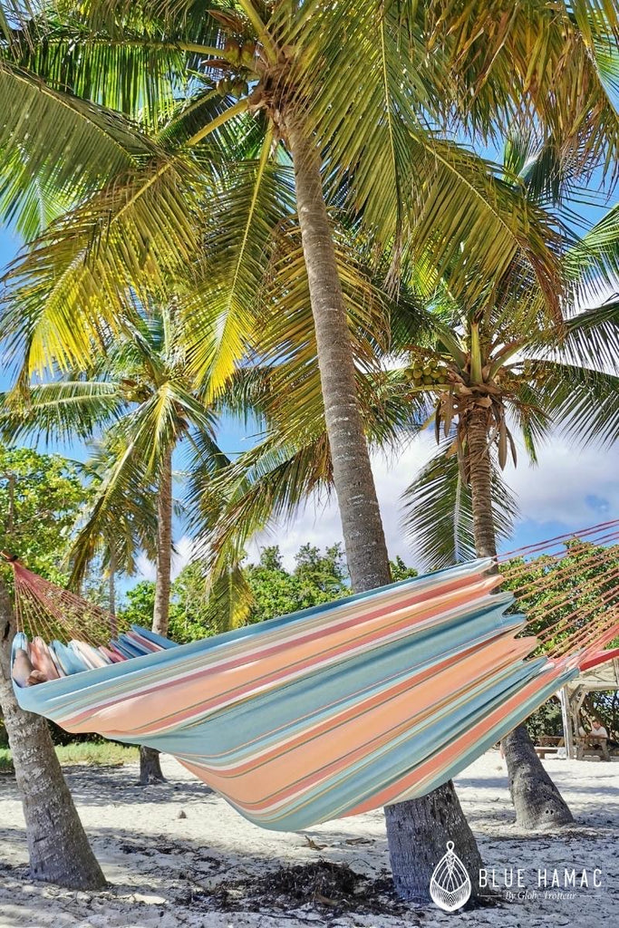 hamac coton couleurs pastel saumon, bleu, beige, grand et elegant pour la plage ou une terrasse couverte